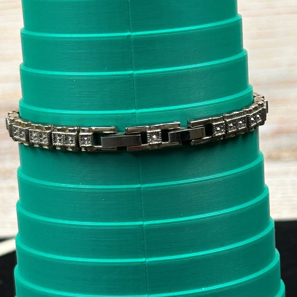 LA Express LAX1350 Womens Oval Quartz Watch Silver Gold Tone Rhinestone Bracelet